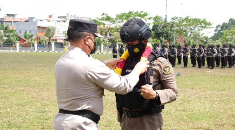 Kapolda Riau Sambut Kepulangan 100 Personel Brimob BKO Polda Papua