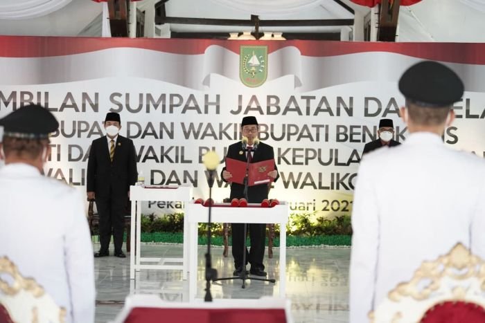 Gubernur Riau Lantik Tiga Kepala Daerah Terpilih Secara Langsung