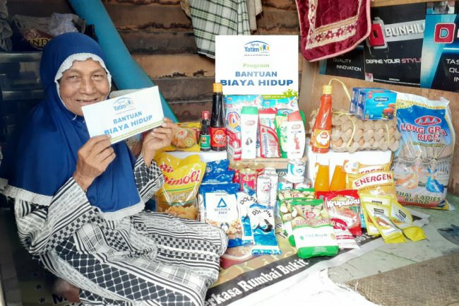 Rumah Yatim Berikan Bantuan Untuk  Nurhayati Lansia Pantang Meminta-Minta Selama Masih Bisa Mencari Nafkah Halal
