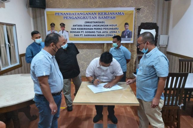 Hadiri Tandatangan Kontrak Pengangkutan Sampah, Sekda Minta Mitra Kerja Maksimal