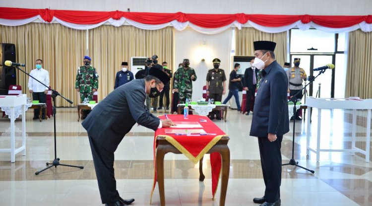 Gubri Melantik Masrul Kasmy Menjabat Pj Sekdaprov Riau