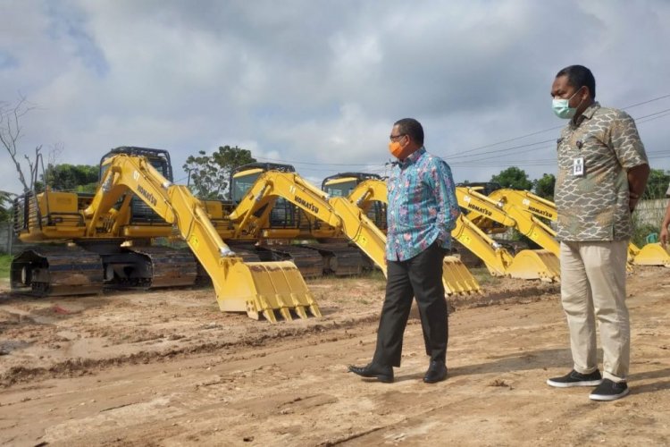 Wagubri Tinjau Kesiapan Alat Berat Karhutla