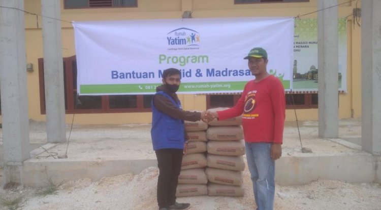 Rumah Yatim Berikan Bantuan untuk Pembangunan Masjid Nurul Huda Riau