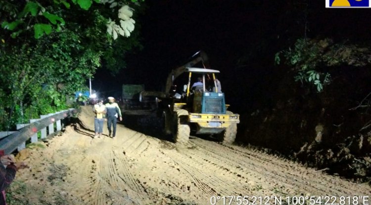 Lalulintas Jalan Lintas Riau-Sumbar Kembali Normal