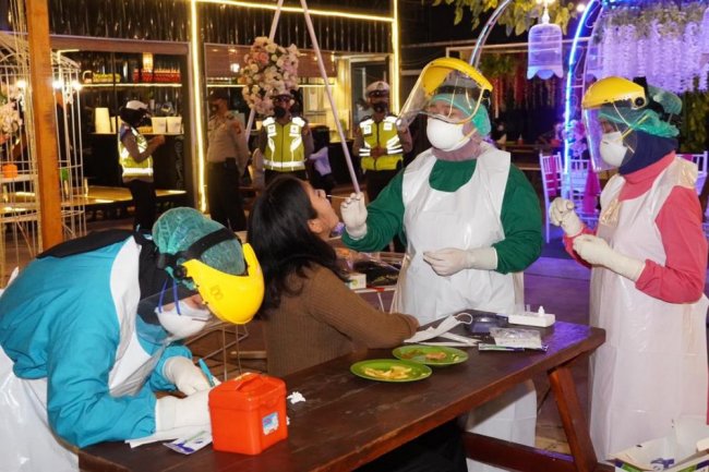 Bupati dan Kapolres Siak Lakukan Random Rapid Test Kepada Warga Kecamatan Tualang