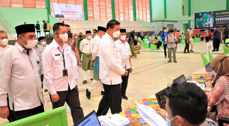 Walikota Pekanbaru Tinjau Vaksinasi Massal di UIR