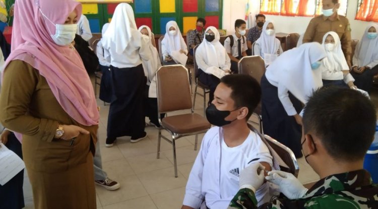 SMAN 4 Pekanbaru Melakukan Vaksin Terhadap 1.000 Pelajar