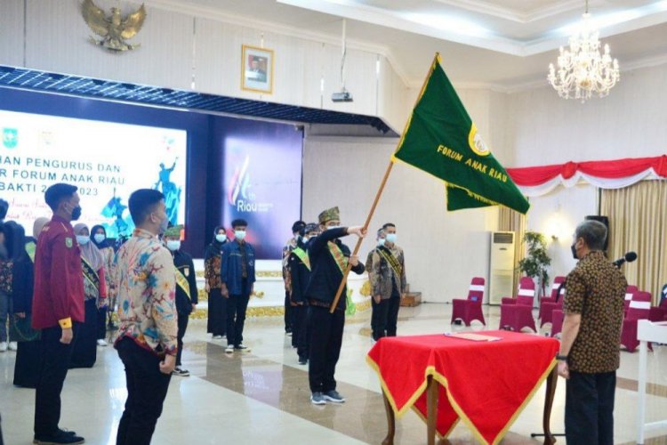 Gubernur Riau Kukuhkan Forum Anak Riau