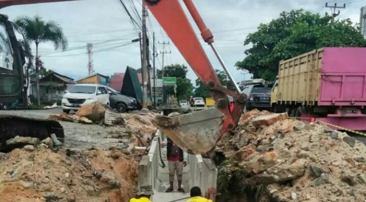 Beton cetak untuk drainase di jalan lobak yang di adakan dinas PUPR