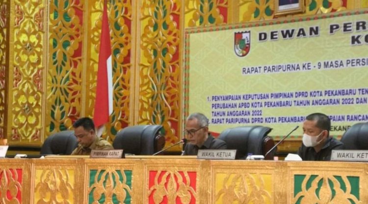 Pemko Pekanbaru Laporkan Hasil Evaluasi APBD-P ke DPRD Dalam Paripurna