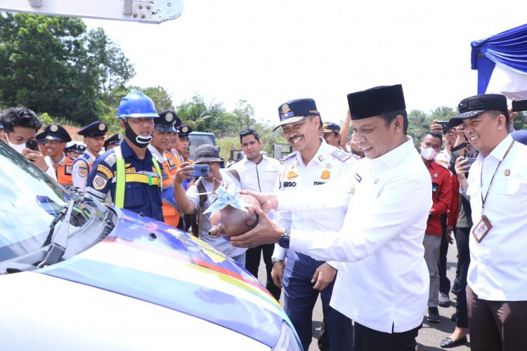 Muflihun S.STP M.AP Pj Walikota Launching Mobil Layanan Cepat LPJU dan Bus TMP Gratis Bagi ASN