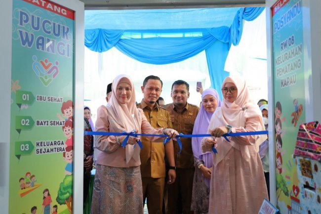 Walikota dan Ketua TP PKK Kota Pekanbaru Resmikan Posyandu Pucuk Wangi di Kulim