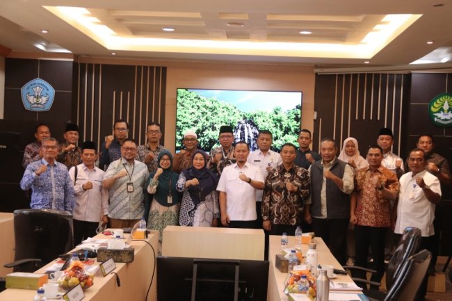 Pengendalian Banjir, Pemko Pekanbaru dan Universitas Riau Sepakati 10 Danau Jadi Embung