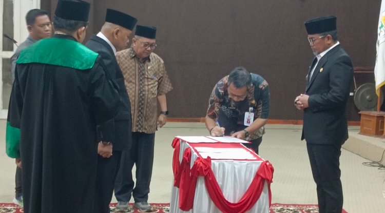 Bupati Zukri Lantik Denny Gunawan sebagai Dirut Perumda Tuah Sekata 2026–2031