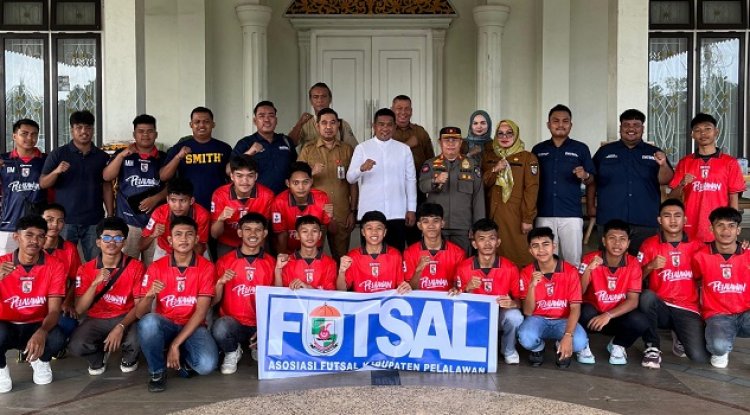 Bupati Pelalawan Zukri Resmi Melepas Tim Futsal Berlaga di Kejurda Piala Gubernur
